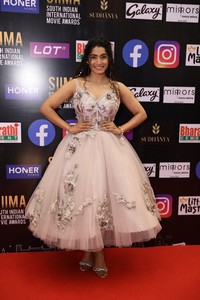 Tejaswi at SIIMA Awards 2021
